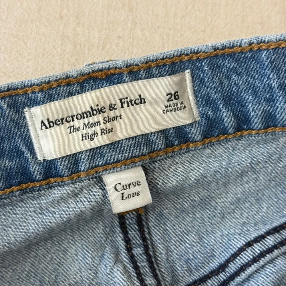 Abercrombie & Fitch Curve Love High Rise Mom Short Denim Distressed Blue Size 26 - Picture 5 of 7